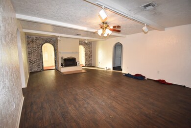 173 Nueces St, Bay City, TX 77414 - photo 5