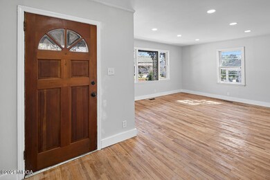 2102201_942_Elm_ST_Macon_0175