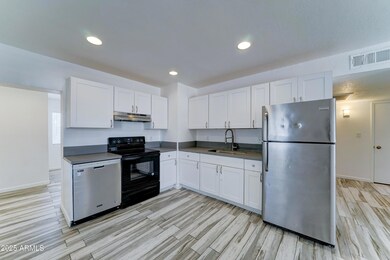 3107 W Lisbon Ln-7