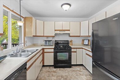 2123 Cliffhill Ln, Saint Paul, MN 55122 - photo 4