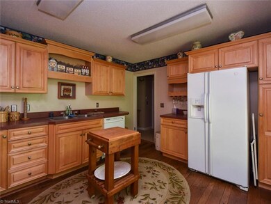 946 Amity Rd, Asheboro, NC 27203 - photo 6