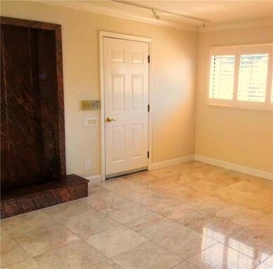 Garage leads into entry area and kitchen for easy 