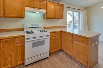 2106 SW 35th Place, Redmond, OR 97756 - photo 7