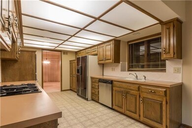 8548 Westgate St, Lenexa, KS 66215 - photo 6