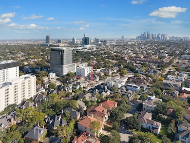 Mimosa Terrace is nestled within the charming River Oaks neighborhood, providing residents with the services and amenities of a modern building in a welcoming environment. This location seamlessly combines the convenience of building living with the unique character of the neighborhood, resulting in an exceptional living experience.