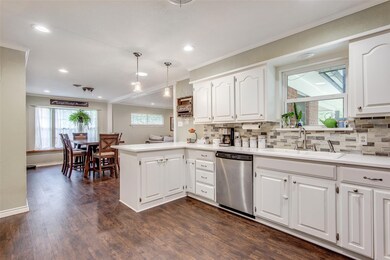 1112 Valley View Dr, Hurst, TX 76053 - photo 6