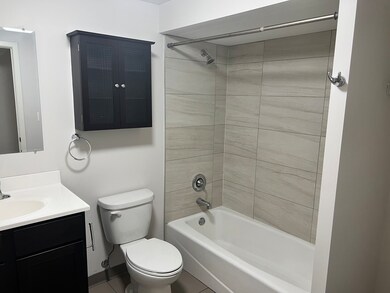 720 Crescent St unit B3, Wheaton, IL 60187 - photo 5