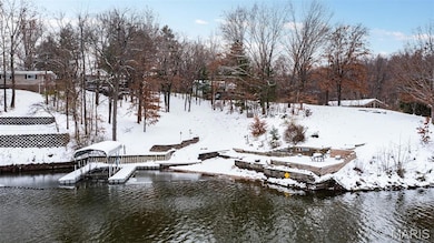 525 Arrowhead Ln, Litchfield, IL 62056 - photo 4