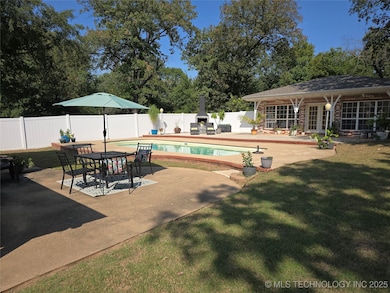 906 N 14th St, Henryetta, OK 74437 - photo 3