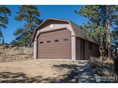 Detached garage with 11' door