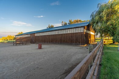 Exterior-Indoor-Arena-2-Oregon-Dodds-Roa