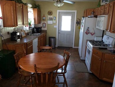 780 Church Ave, Warwick, RI 02889 - photo 5