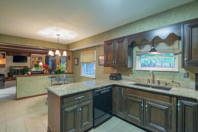 6639 Goldenrod Dr, Columbus, OH 43229 - photo 7