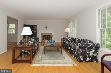 3614 Laurel Leaf Ln, Fairfax, VA 22031 - photo 4