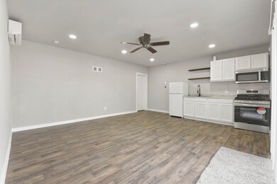 6504 Canal St unit 2, Houston, TX 77011 - photo 5