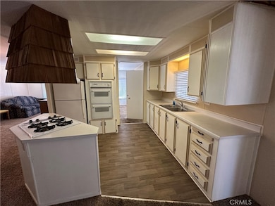 1895 W Devonshire Ave unit 32, Hemet, CA 92545 - photo 5