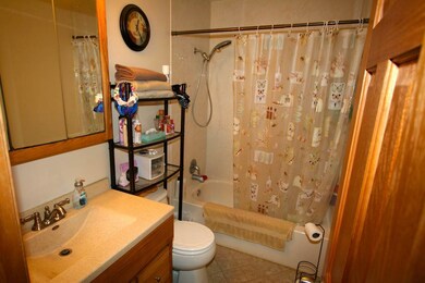 1309 Edgewood Dr, Waterloo, IA 50701 - photo 4