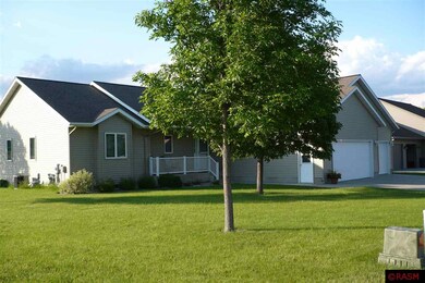 44 Cedar Dr, New Ulm, MN 56073 - photo 2