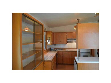 . Lots of storage in kitchen