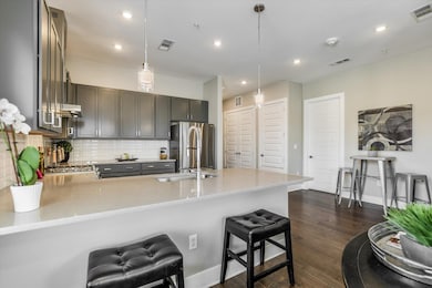 Kitchen featuring visible vents, a sink, freestan