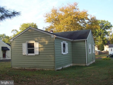 514 Cramer Ave, Beverly, NJ 08010 - photo 2