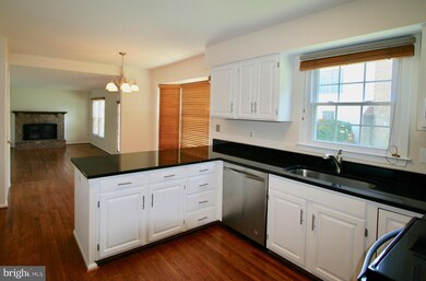 13409 Poplar Woods Ct, Chantilly, VA 20151 - photo 7