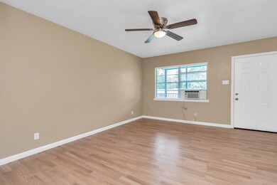 539 Yorkshire St unit 2, Houston, TX 77022 - photo 7