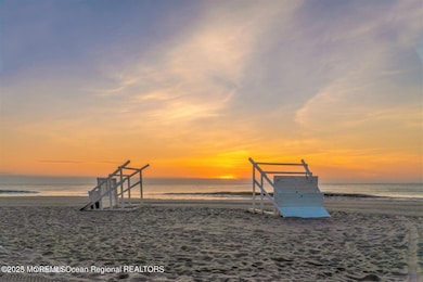 photo lifeguard stand