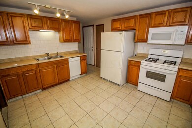 2038 Shawbury Ct W, Columbus, OH 43229 - photo 4