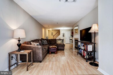 Quaker Hill Community unit 8, Alexandria, VA 22314 - photo 2