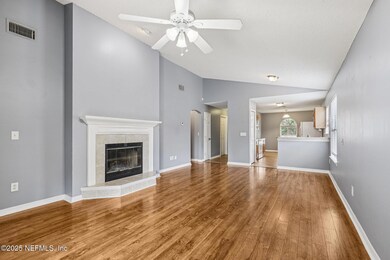 Living Roomb