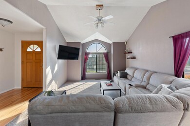 904 NW Regent Dr, Grants Pass, OR 97526 - photo 5