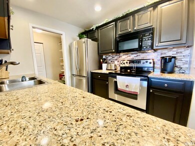 4551 N Thornhill Dr unit 207, Peoria, IL 61615 - photo 6