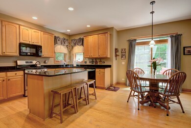 1775 Kings Gate Ln, Crystal Lake, IL 60014 - photo 4