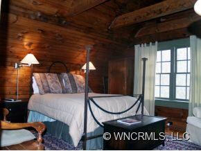 Upstairs loft bedroom