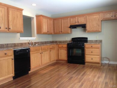 111 Walnut St, Freemansburg, PA 18017 - photo 7