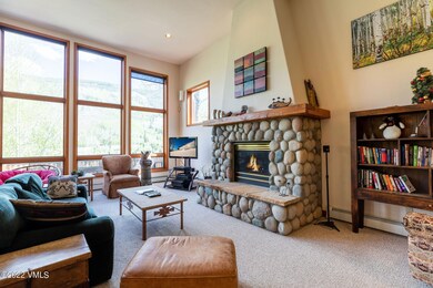 1834_glacier_ct_a_interior_living