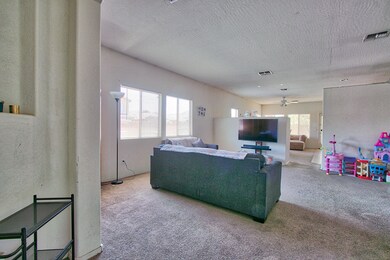 Living room 4