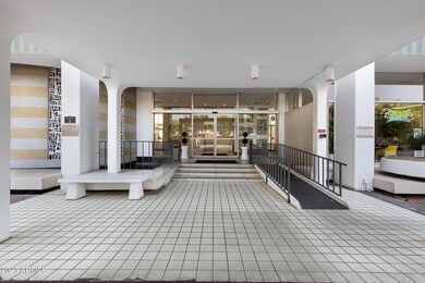 207 W Clarendon Unit 3D-4