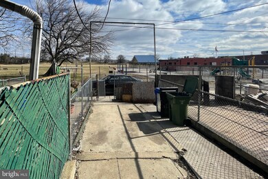 811 N Curley St, Baltimore, MD 21205 - photo 4