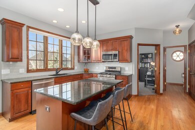 285 Violet Ln, Batavia, IL 60510 - photo 2