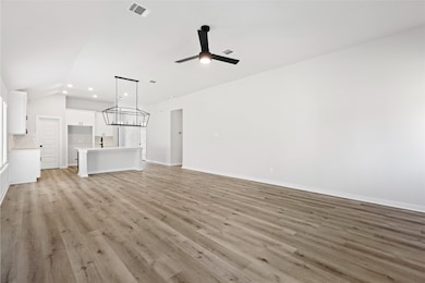 8318 Amethyst Valley Ln, Angleton, TX 77515 - photo 5