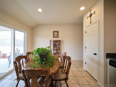 2612 W Fredericksburg St, Broken Arrow, OK 74011 - photo 6