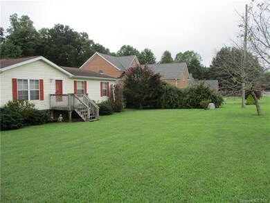 The well isin the front yard.