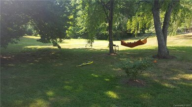 Nice spot for a hammock.
