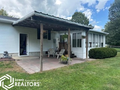 571 2nd St SE, Britt, IA 50423 - photo 2