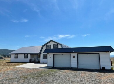 Oversized 2-Car Garage