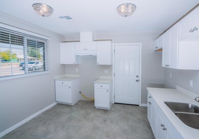 2335 W Avalon-5