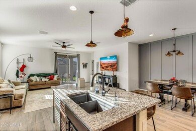 3225 W Pollack St-14