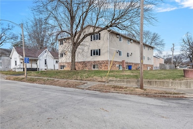 612 W Macon St, Decatur, IL 62522 - photo 2